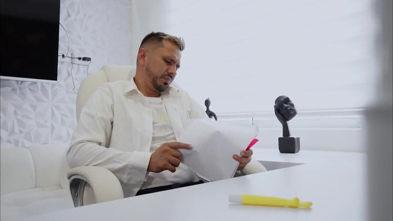 MelaniRincon: O gravidă excitată îl lasă pe doctor să o fută în timpul...