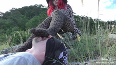 Mistress Legs: Punčocháče Uctívání nohou a dávení nohou Venku