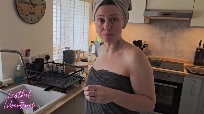 Lustful Libertines: Creampie mijn harige rijpe stiefmoeder. Vreemdgaande milfs zijn onweerstaanbaar