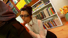 Back to School: Sexy brille und weiße strümpfe sehen auf dieser bösen geilen...