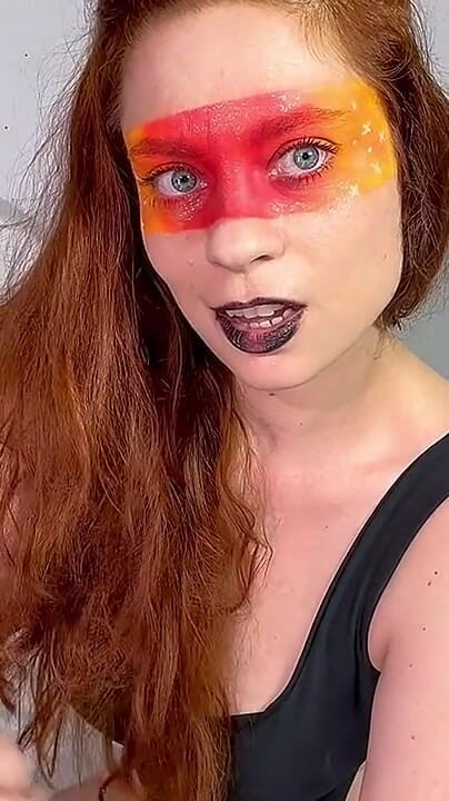 Smoking with a Surprising Look (Auroraw) Smoking with a Surprising Look (Auroraw)