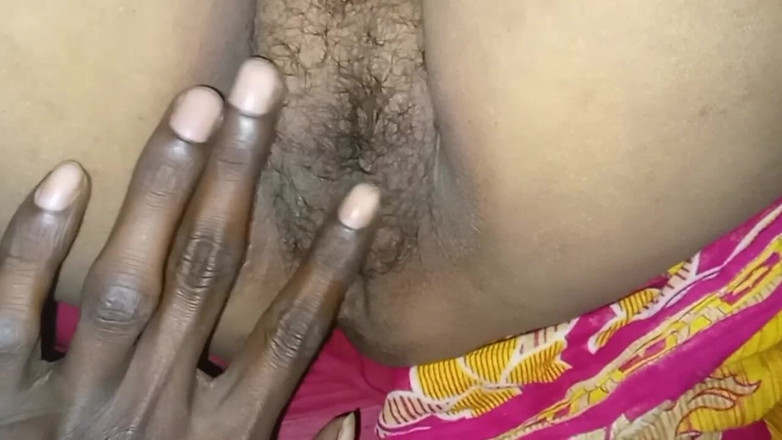 Bengaliauntykichut: Mi hermanastras hijastro masajeó mi coño y me folló con...