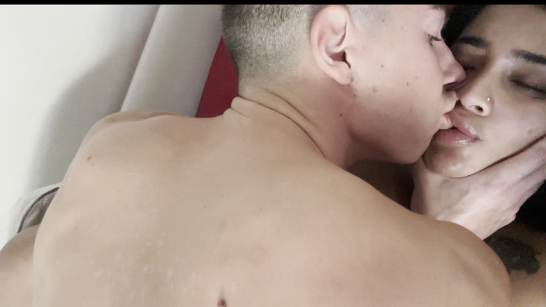 Yasmina Khan: Brady Bud와 함께하는 핫한 열정적인 아마추어 재미