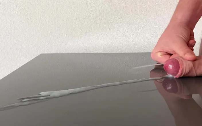 Lucas Nathan King: Huge Cumshot on Reflecting Table After Days of Edging