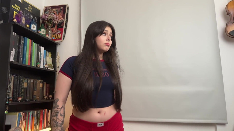 DaliaMorgan: 我的继女决定来到我的办公室吮吸我的鸡巴