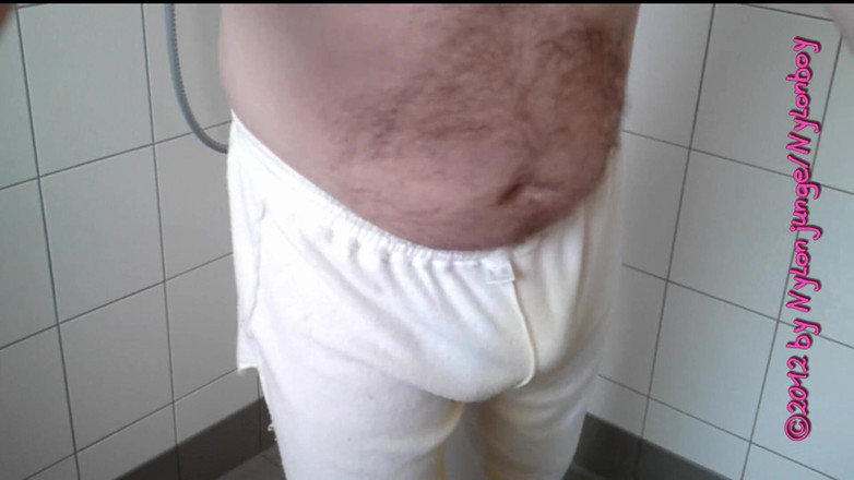 Carmen_Nylonjunge: 01 - kencing pakai celana dalam putih