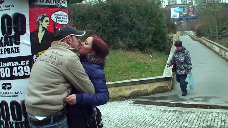 THAGSON: Šukání venku na ulici