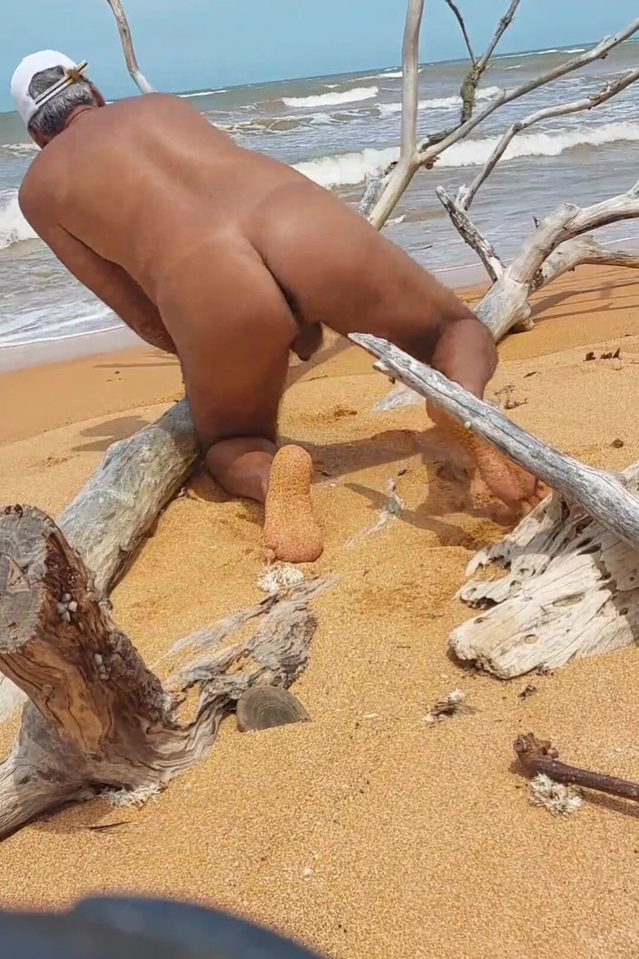 Ladysilvas: Ladysilva समुद्र तट पर फेमबॉय हॉट गांड