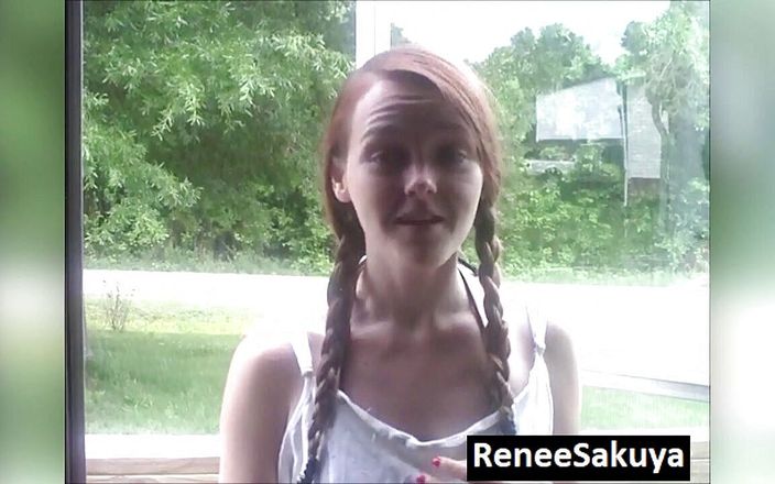 Renee Sakuyas Studio: College flicka fångar dig jacking off till hennes bilder