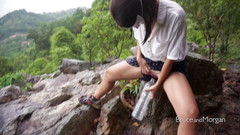 Bruce-and-Morgan: Pemakan kencing di tengah hujan