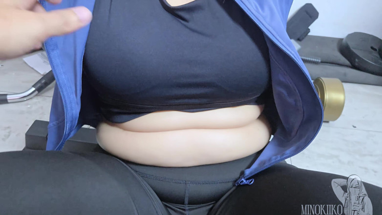 Minokiiko: 戴头巾的亚洲女孩卡在健身工具上，并被她的教练颜射 - minokiiko