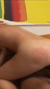 Het blond milf dunkade hårt från BBC i soffan