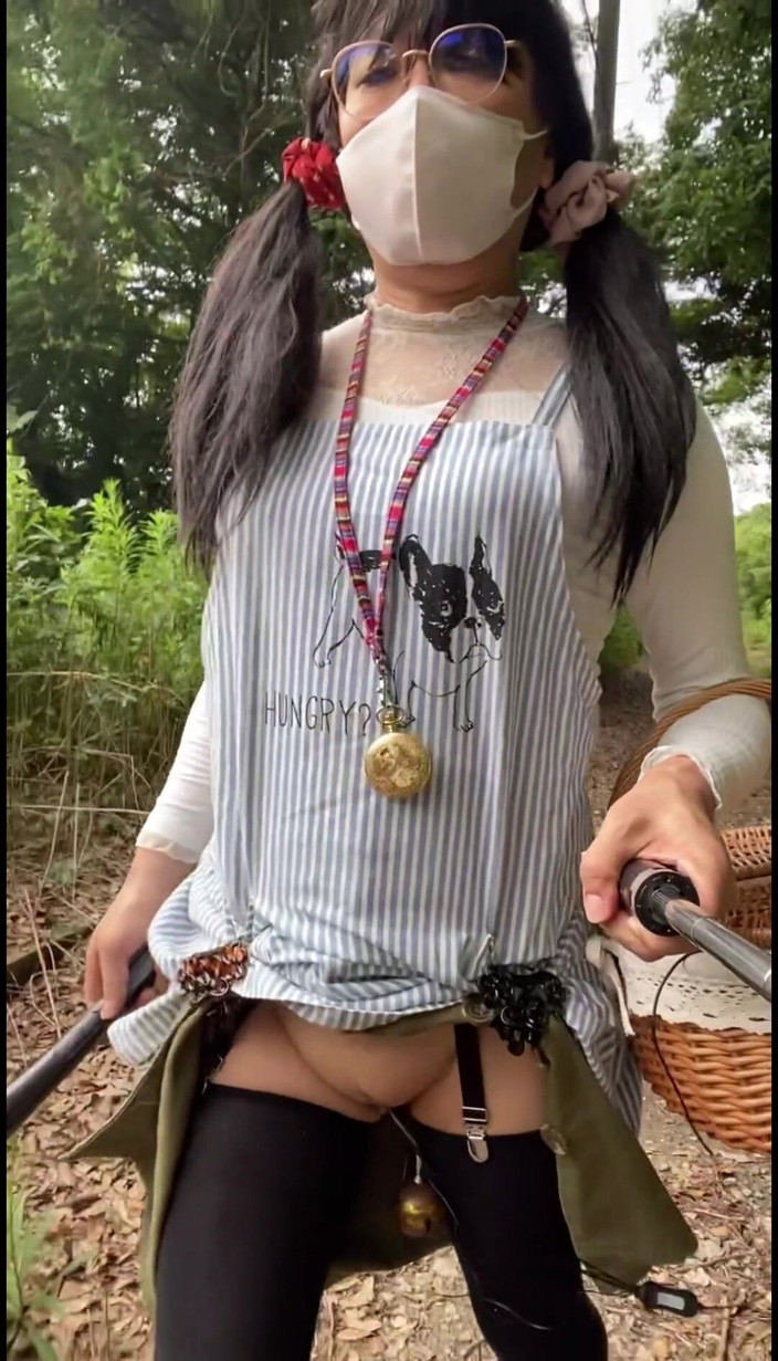 megu2002: No. 269 a Walk in the Open Wearing an Apron, Part 2