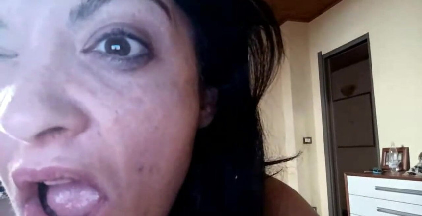 Mary Rider Pornstar: Užívám si svou kundičku a zadek v ložnici