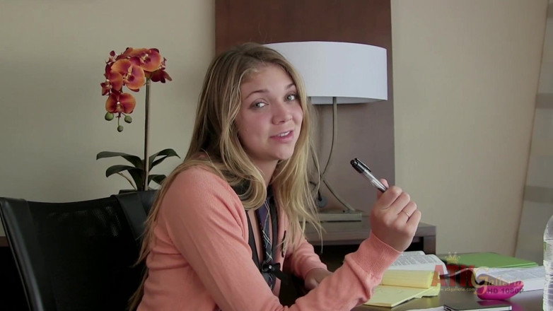 ATKIngdom Fans: 숙제 마친 후 자위하는 겸둥이 금발 십대 Jessie Andrews