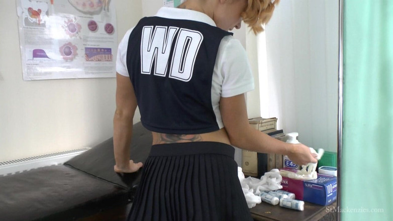 St Mackenzie's Archive: Mercedes si hraje s latexovými rukavicemi, když se svléká