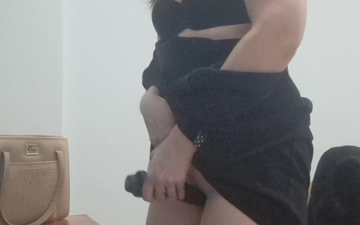 Flor_latina: Secretaresse laat zichzelf opnemen tijdens een heet videogesprek met haar...