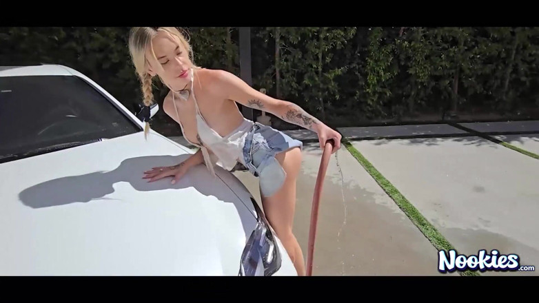 Nookies: Le lave-auto de Dylan Moore