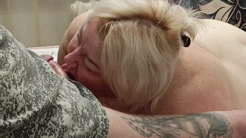 Zona901: Pompino con sperma nella bocca della matrigna