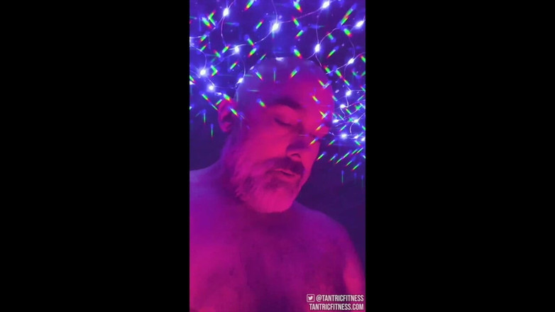 Tantric Fitness: Kosmiczny orgazm ojczyma