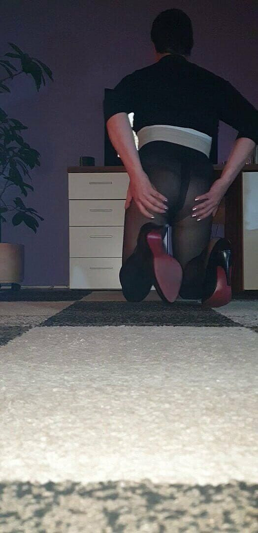 PetraNylon: Petranylon göt deliğiyle oynuyor