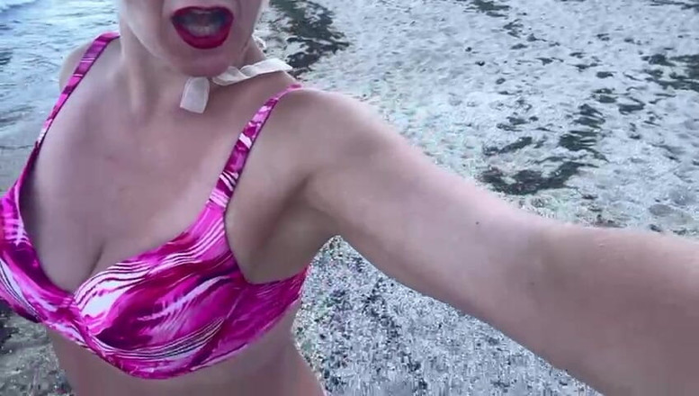 Putarankahotmilf: Strand pissen, dildofick und squirting