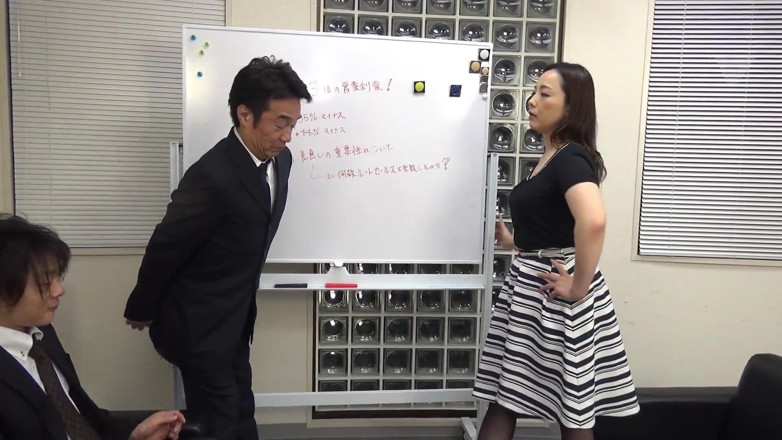 Caribbeancom: Japonesa milf gangbanged por sus empleados