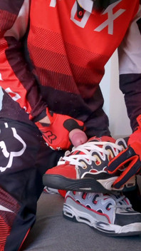 ฉันใส่ Mxgear และเย็ดรองเท้าผ้าใบ Osiris ของฉัน