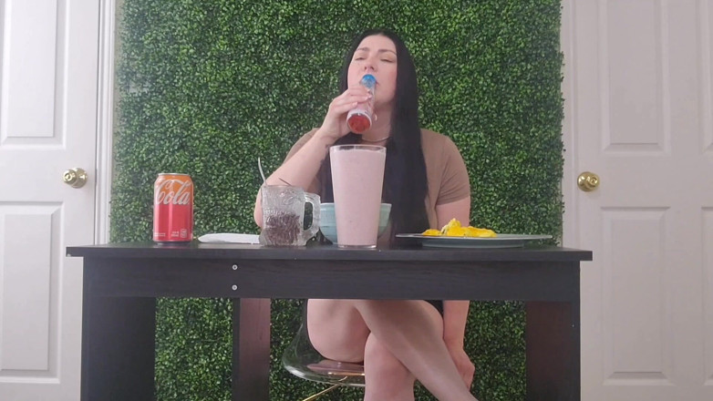 Julia Ryan: Gfe Mukbang Farting and Burping