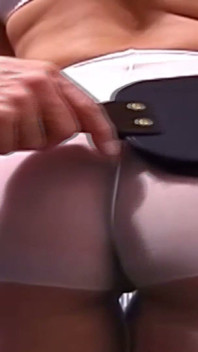 Tante seksi dengan stoking tembus panik lagi asik muasin memeknya pakai mainan seks