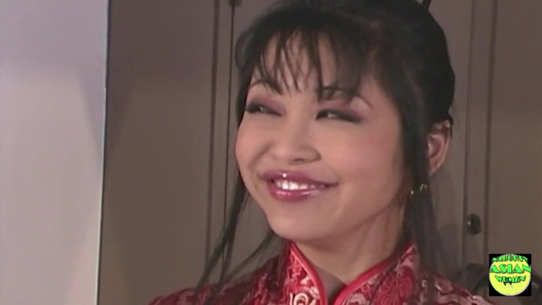 Naughty Asian Women: Magrinha asiática morena orgasmos enquanto cavalga eixo longo em posição...