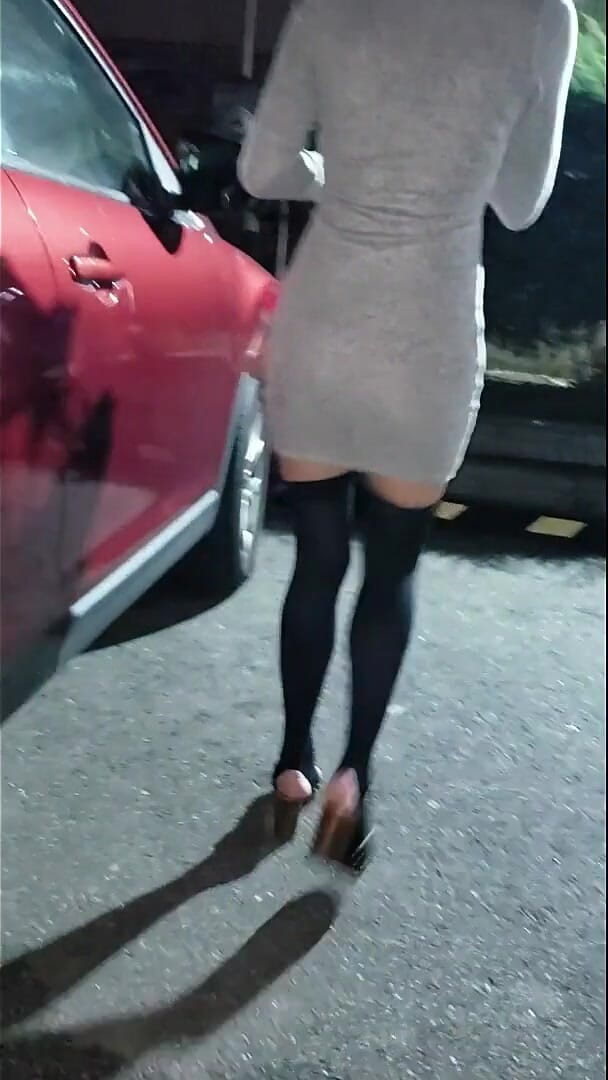 Public Bar Pee Slut (Fantasy Milf)