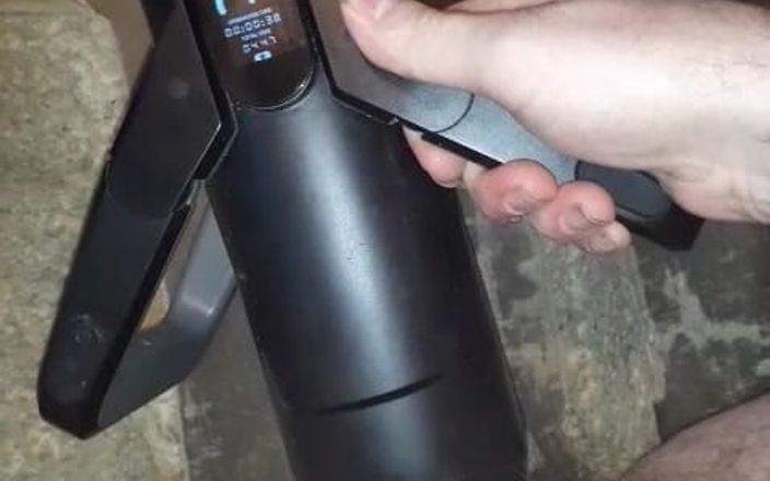 Au79: 用玩具和聊天机器人自慰
