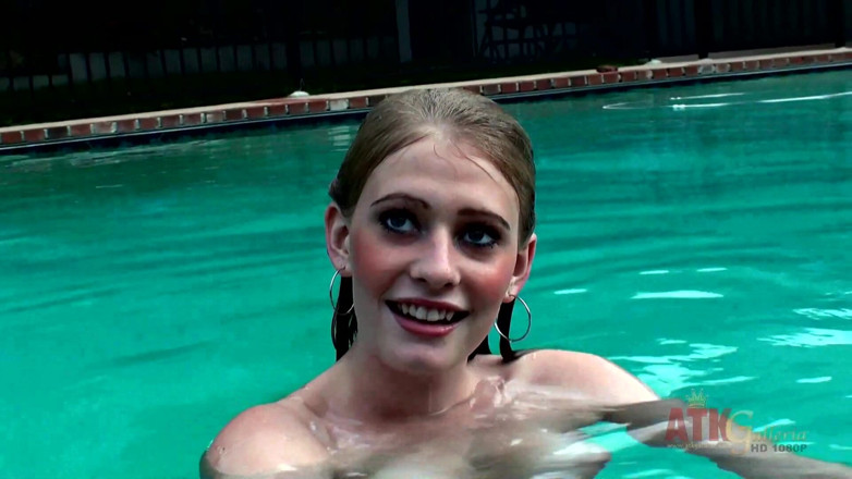 ATKIngdom Fans: Alli jumps into the pool naked while chatting