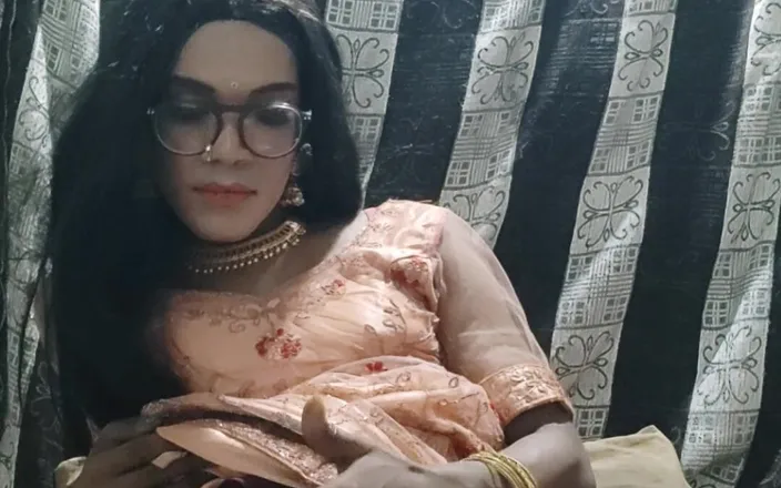 Keerthanakeerthi95: Desi Indian Shemale Cumming in Traditional Lehanga and Eating Her...