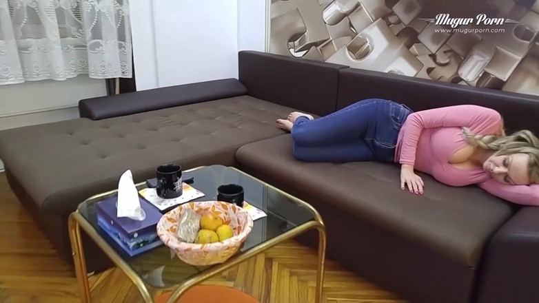Mugur's World: Mugurporn Series - Episode 5: Mugur Filling Amber Jayne's Dreams with Pleasure