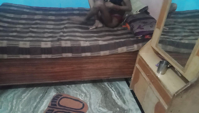 Truefuker: 섹스 비디오를 보면서 나를 붙잡고 보지의 목마름을 해소할 것이라고 말한 오빠