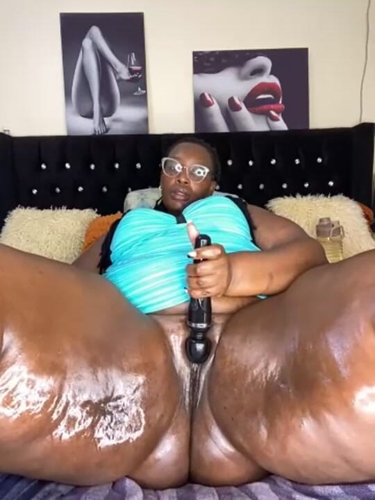 Legendary Booty Overdose: Voglio farmi scodare do male
