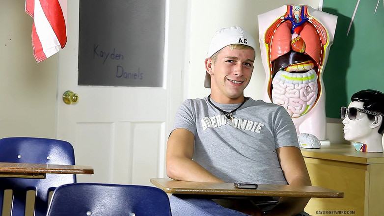 Teach Twinks: Feestman Kayden Daniels straalt sex-aantrekkingskracht uit