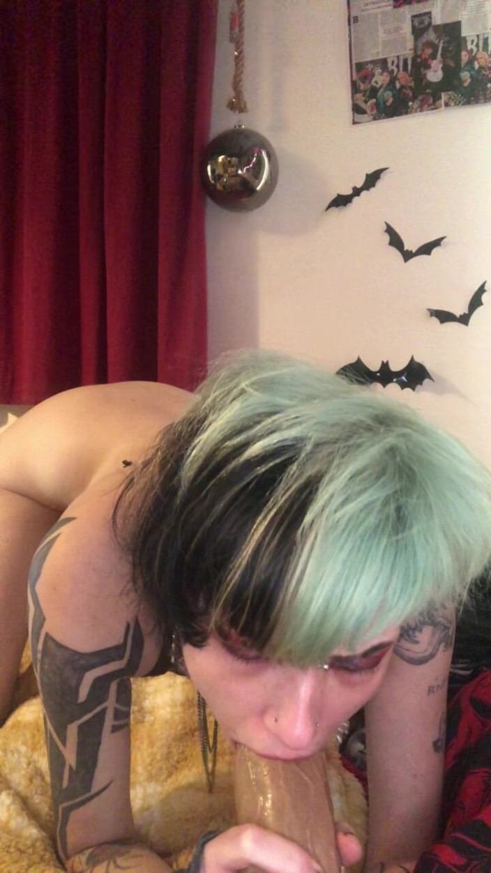 Glitter queen: Sát / šukat BBC dildo, volá mi bf
