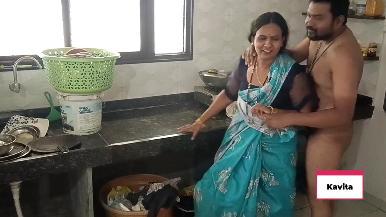Kavita _zawazawi: 부엌에서 집주인 Tatya와 섹스하는 인도 인도 Kavita Maid 섹스, 보지 핥기, 후장 핥기, 선교사, 후배위, 힌디어 오디오