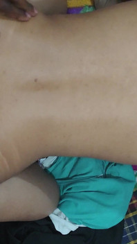 Hintli kız domaltarak hızlı seks istiyor