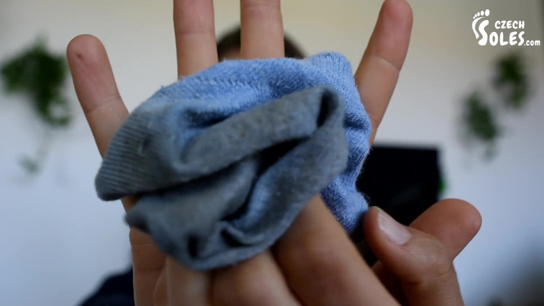 Czech Soles - foot fetish content: Instructions de reniflement de chaussettes de Miss Eliška