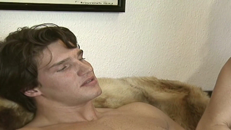 Vintage Climax: Blonďatá milfka je análně udeřena a fistována
