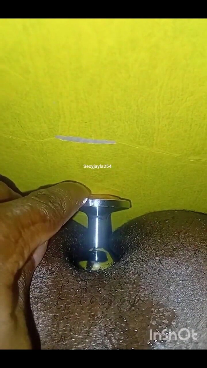 Sexyjayla254: Entrenando a mi culo para tomar una polla más grande...