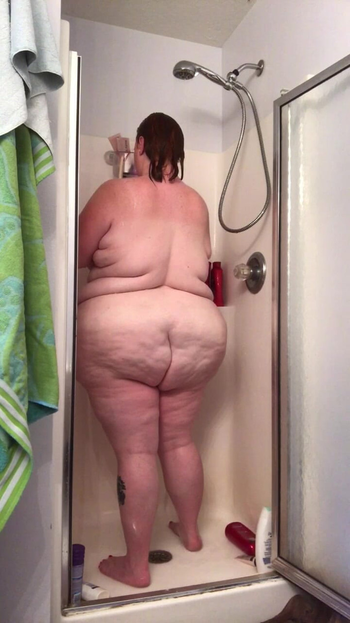 Julie Ginger: L’heure de la douche avec Julie Ginger