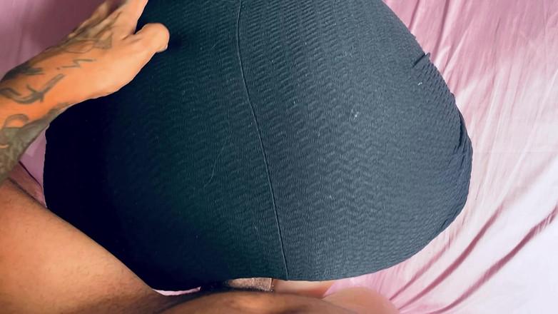 More Candy: Cewek amatir dientot gaya doggy, dicrot di gaun hitam dan...