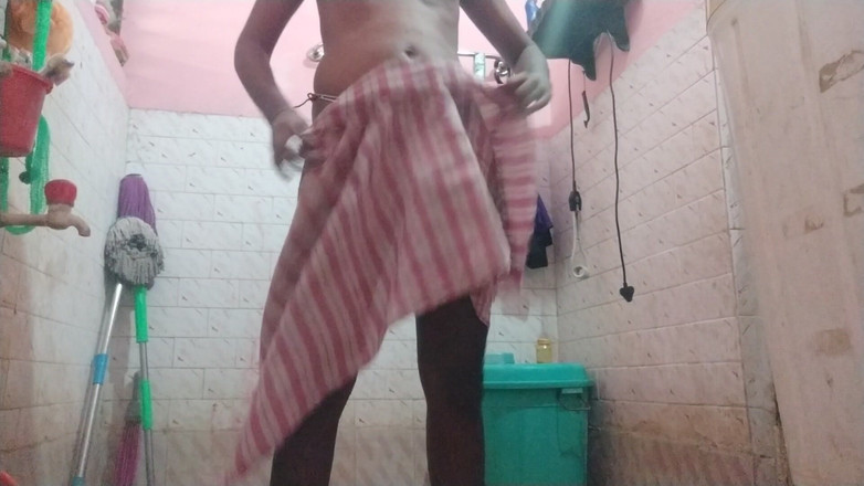 Tamil 10 inches BBC: Tamil10inchesbbc Sexy holení a koupání a překvapení na konci část 2