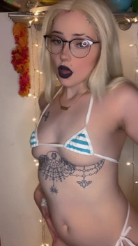 Spookybarbiegrl, fille gothique, anime, bikini, strip-tease