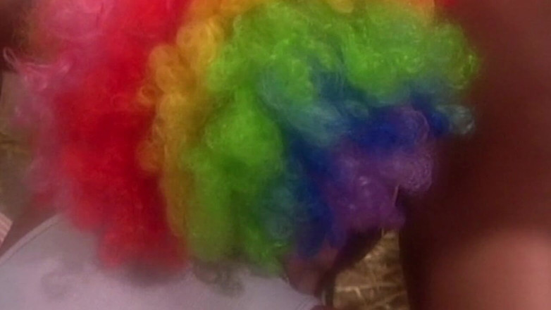 XXXEROTICONLY: Неслухняну красуню-клоуна облизують і жорстко трахають